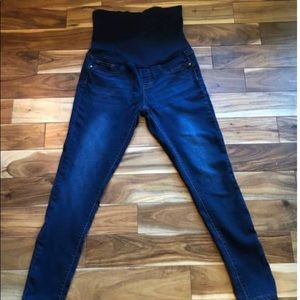 Cute and stylish maternity jeans